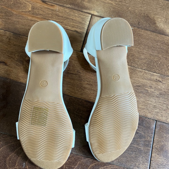 Girls White Heeled Dress Shoes - Picture 5 of 7